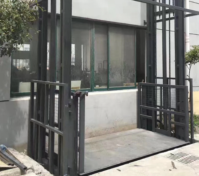 河南导轨式施工升降机助力民生工程提速增效